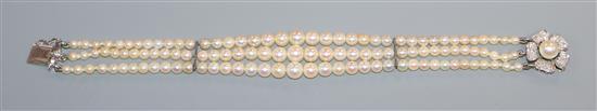 A graduated cultured pearl bracelet with diamond and cultured pearl set white metal clasp, 18cm.